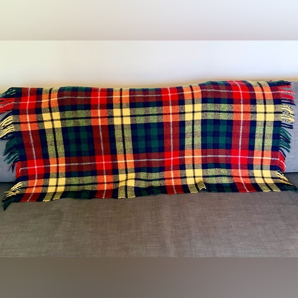 Vintage 70’s Archie Brown and Sons 100% wool tartan plaid blanket scarf 48x36 in - Picture 7 of 9